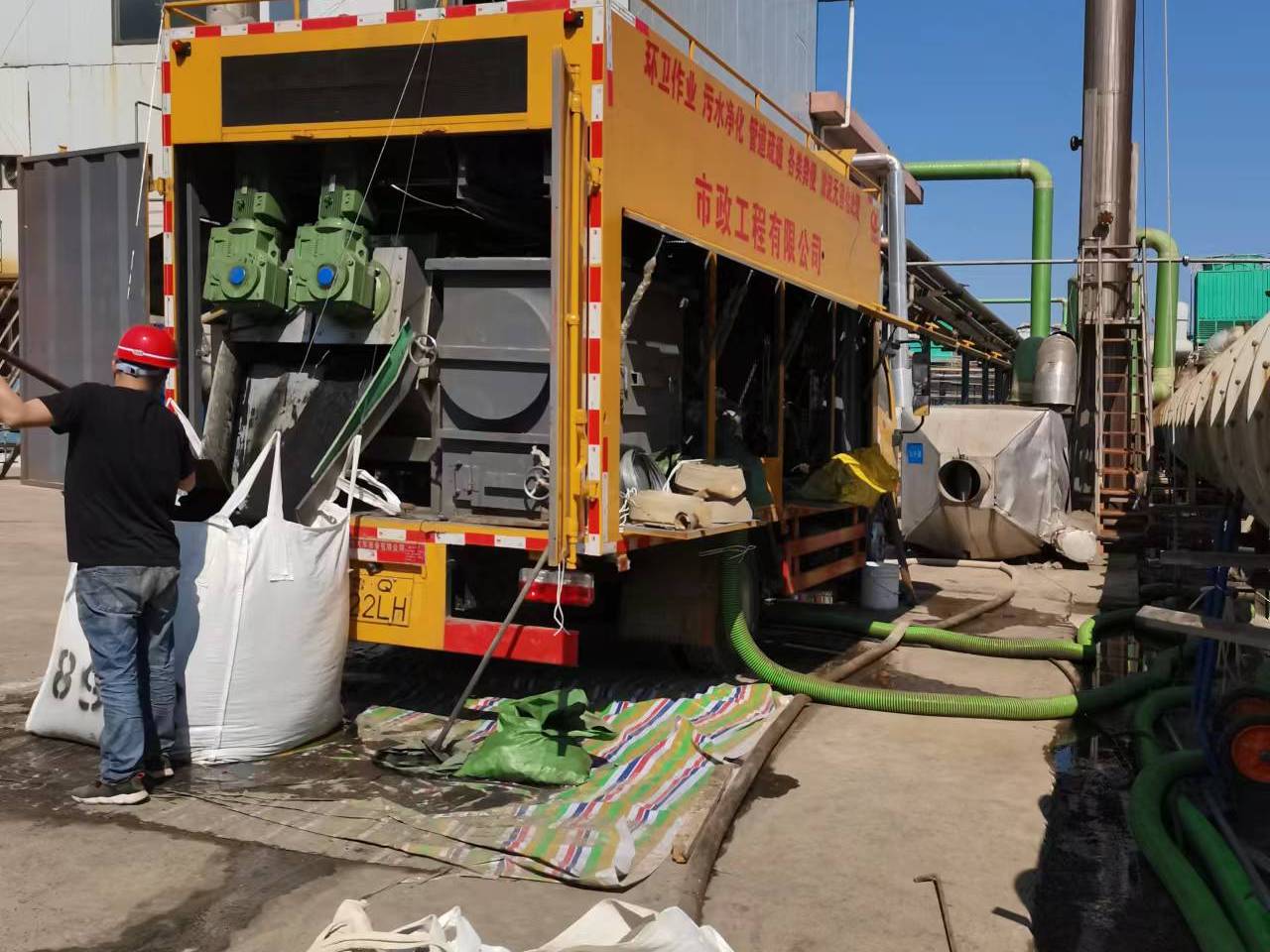 天等淤泥压干处理